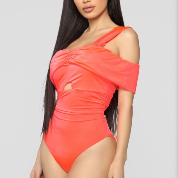 FashionNova// sexy bodysuit size small - Picture 7 of 10